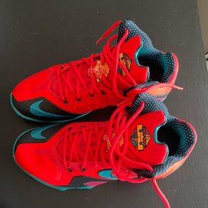 NIKE Lebron 11 Elite Hero Pack